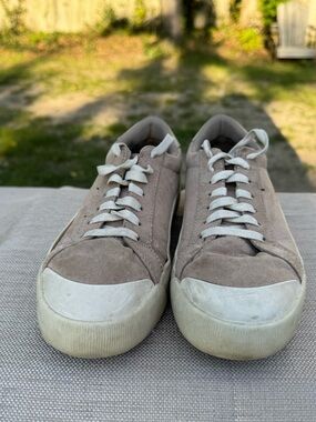 Dr. Scholl’s “Time-Off” in Light Taupe - Classic Low-Top